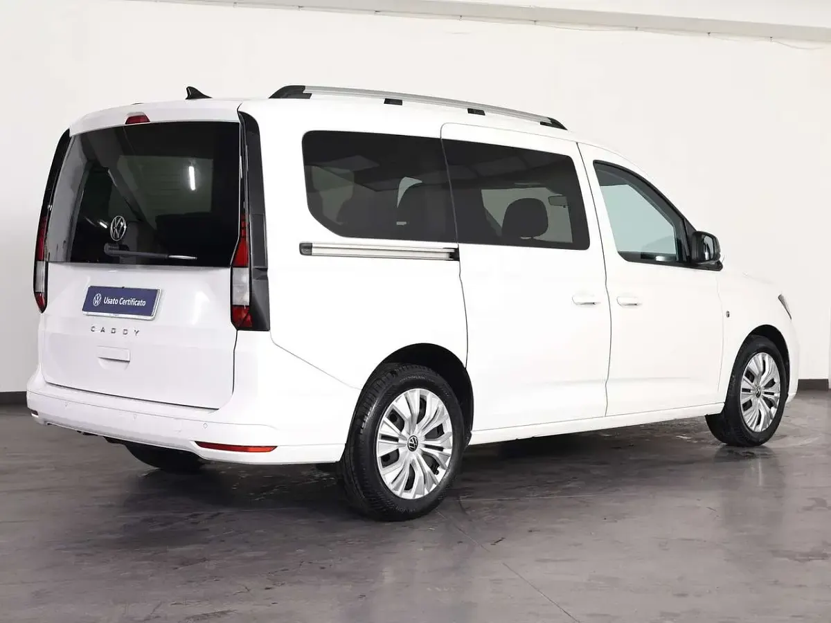 Usata VW Caddy 122 CV (89 kW) 2022 Bianco candy Monovolume