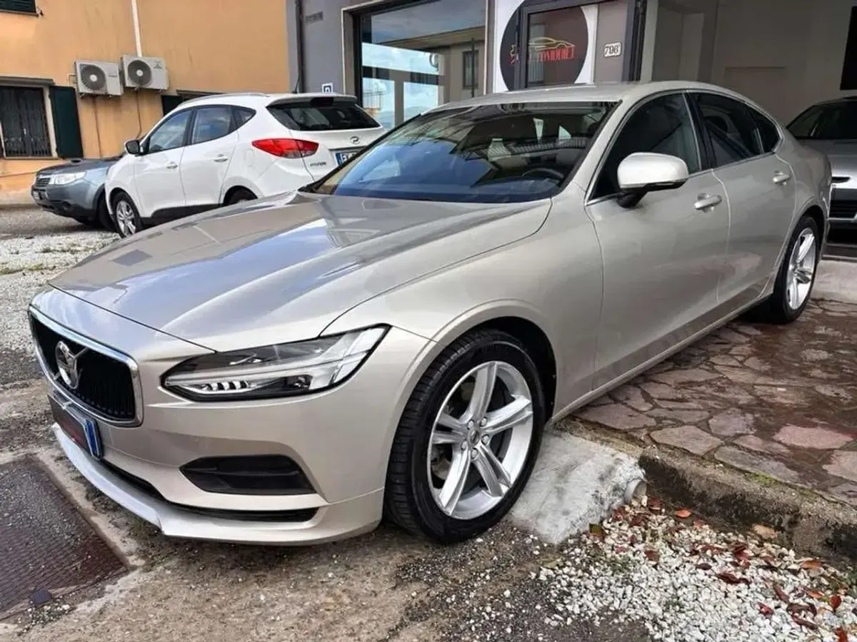 Usata Volvo S90 Momentum 150 CV (110 kW) 2018 Other Berlina