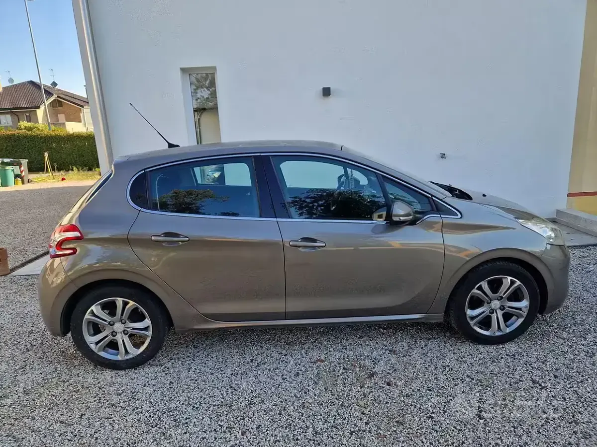 Usata Peugeot 208 Allure 82 CV (60 kW) 2012 Grigio Utilitaria