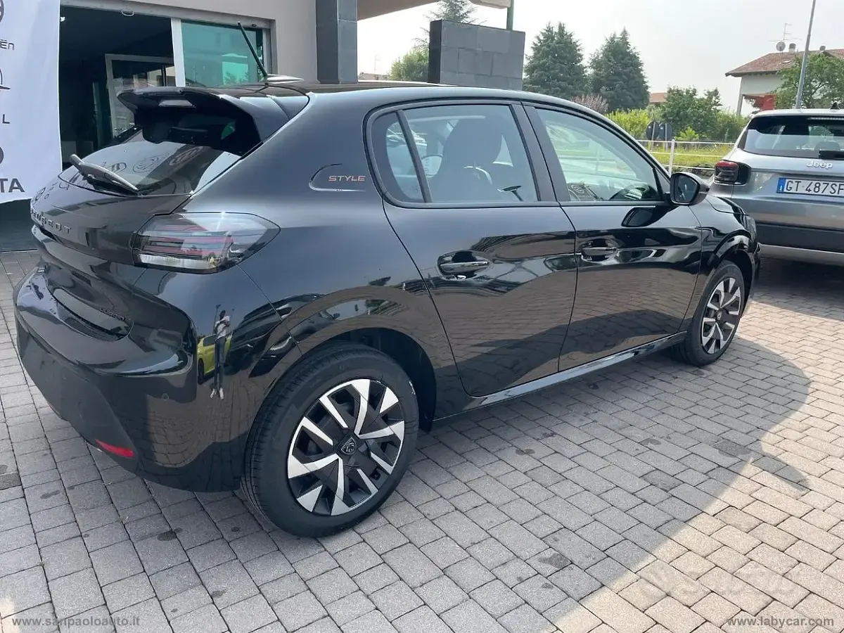 Nuova Peugeot 208 Style 101 CV (74 kW) 2026 Nero Utilitaria