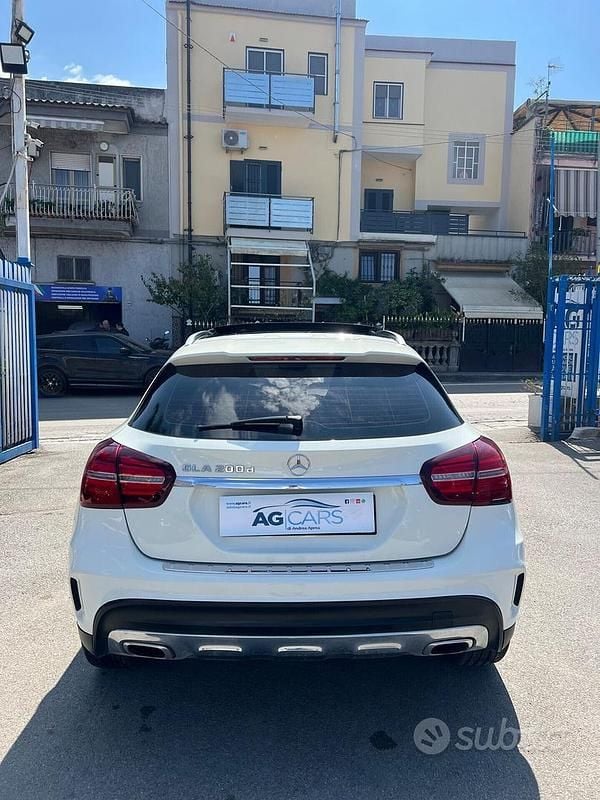 Usata Mercedes GLA200 135 CV (99 kW) 2017 Bianco SUV