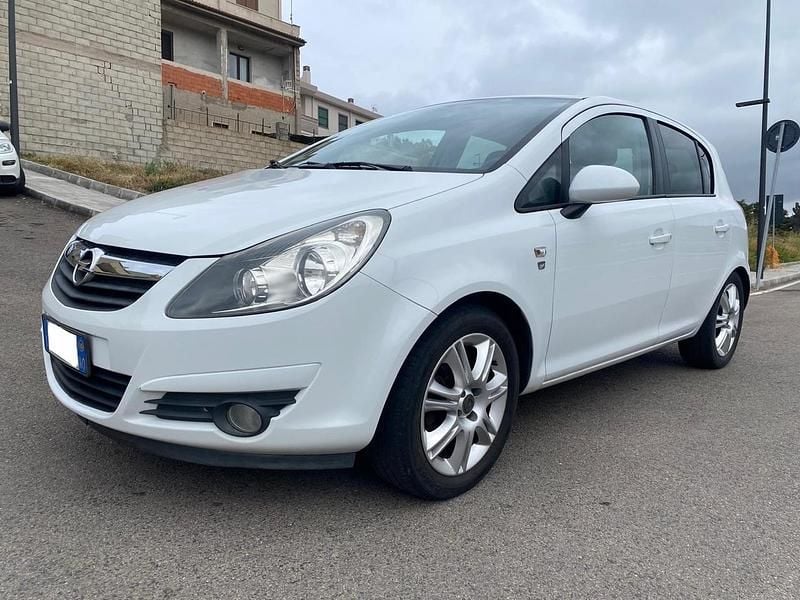 Usata Opel Corsa 95 CV (69 kW) 2011 Bianco Berlina