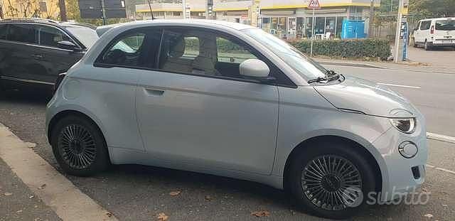 Usata Fiat 500e Icon 42 kW (58 CV) 2021 Celestial blue Berlina