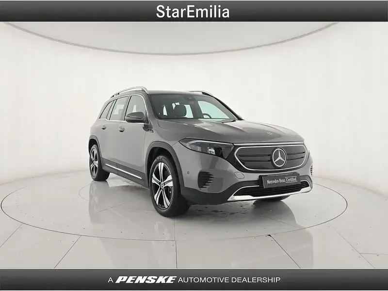 Usado Mercedes EQB300 167 kW (228 CV) 2022 Gris SUV