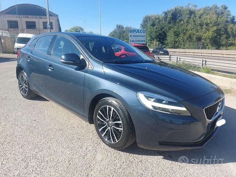 Usata Volvo V40 Inscription 120 CV (88 kW) 2017 Blu Berlina