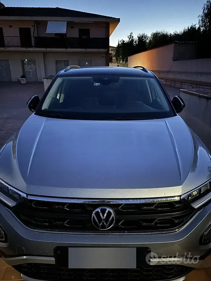 Usata VW T-Roc 116 CV (85 kW) 2025 Grigio SUV