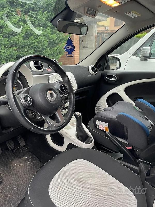 Usata Smart ForFour 71 CV (52 kW) 2015 Grigio Utilitaria