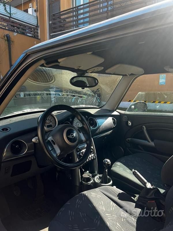 Begagnad Mini ONE 90 HK (66 kW) 2006 Grå Halvkombi