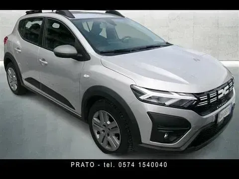Usata Dacia Sandero Expression 100 CV (73 kW) 2023 Grigio chiaro Utilitaria
