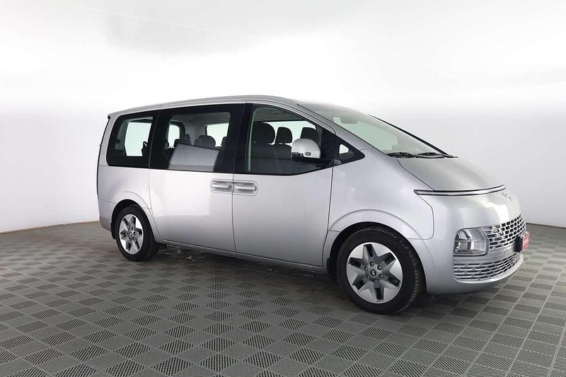 Usata Hyundai Staria 177 CV (130 kW) 2023 Shimmering silver Monovolume