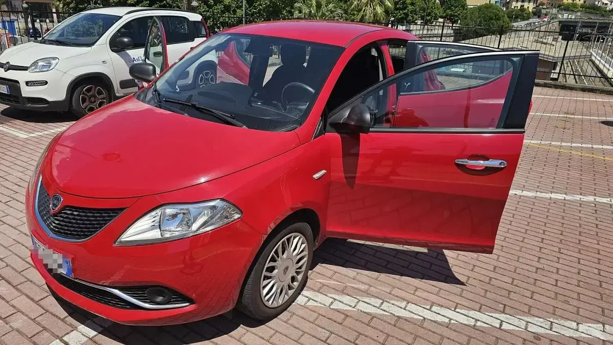 Usata Lancia Ypsilon Silver 69 CV (50 kW) 2016 Utilitaria