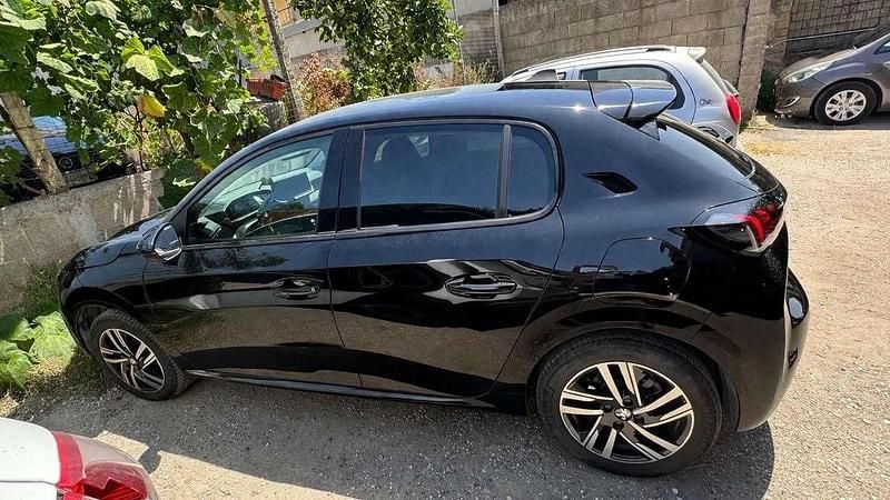 Usata Peugeot 208 Allure 75 CV (55 kW) 2022 Nero Utilitaria