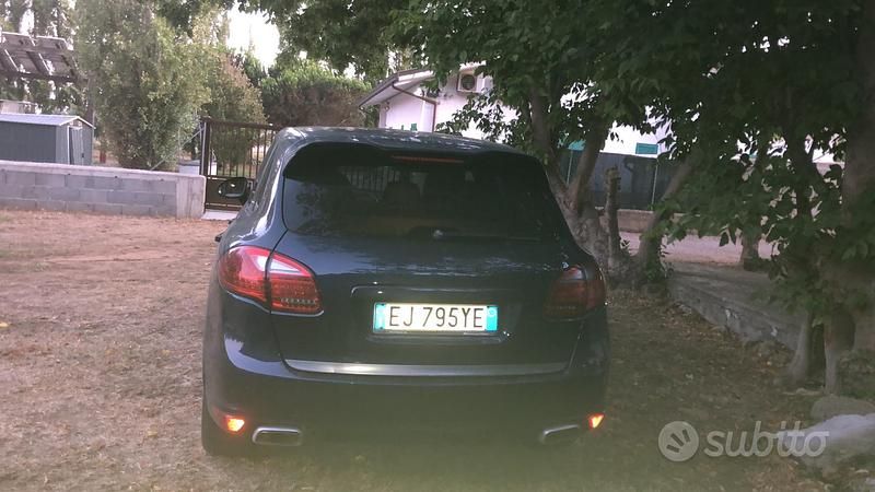 Usata Porsche Cayenne 250 CV (183 kW) 2011 Blu SUV