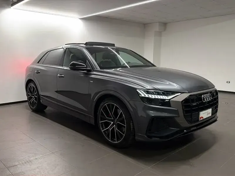 Usata Audi Q8 Sport 286 CV (210 kW) 2022 Grigio SUV