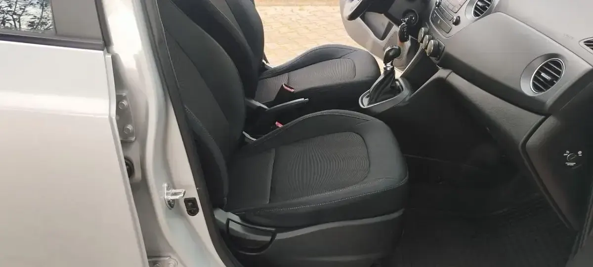 Usata Hyundai i10 66 CV (48 kW) 2015 Argento Utilitaria