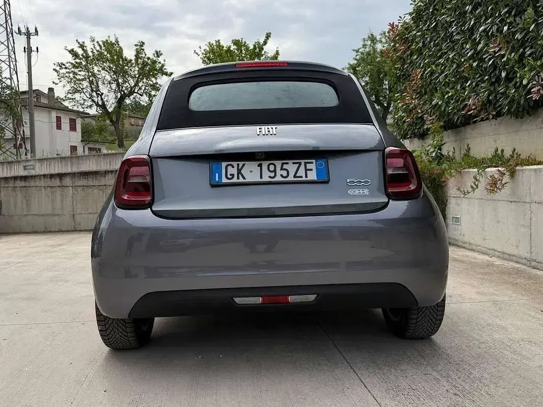 Usata Fiat 500e Icon 42 kW (58 CV) 2022 Grigio Cabrio
