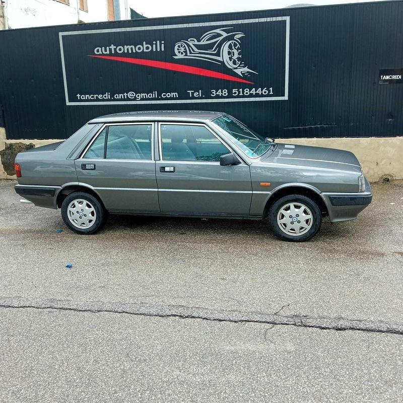 Usata Lancia Prisma 80 CV (58 kW) 1989 Gray Berlina