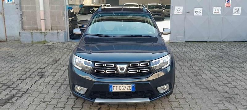 Usata Dacia Sandero Stepway 90 CV (66 kW) 2019 Grigio Berlina