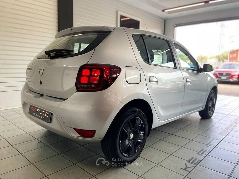Usata Dacia Sandero Essentiel 90 CV (66 kW) 2018 Argento Berlina