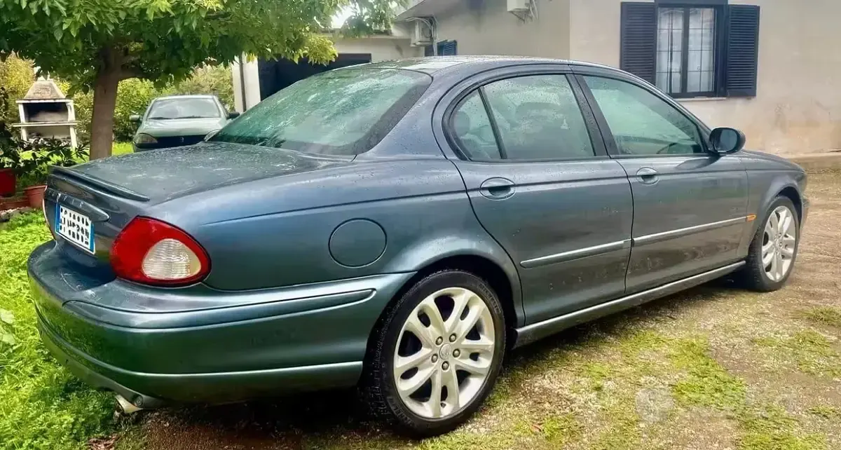 Usata Jaguar X-type Executive 196 CV (144 kW) 2002 Blu Berlina