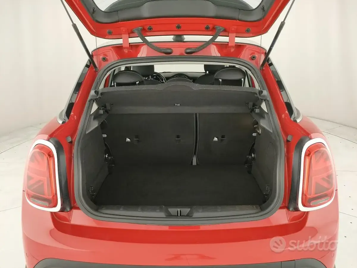 Usata Mini Cooper Classic 136 CV (100 kW) 2024 Chili red Utilitaria