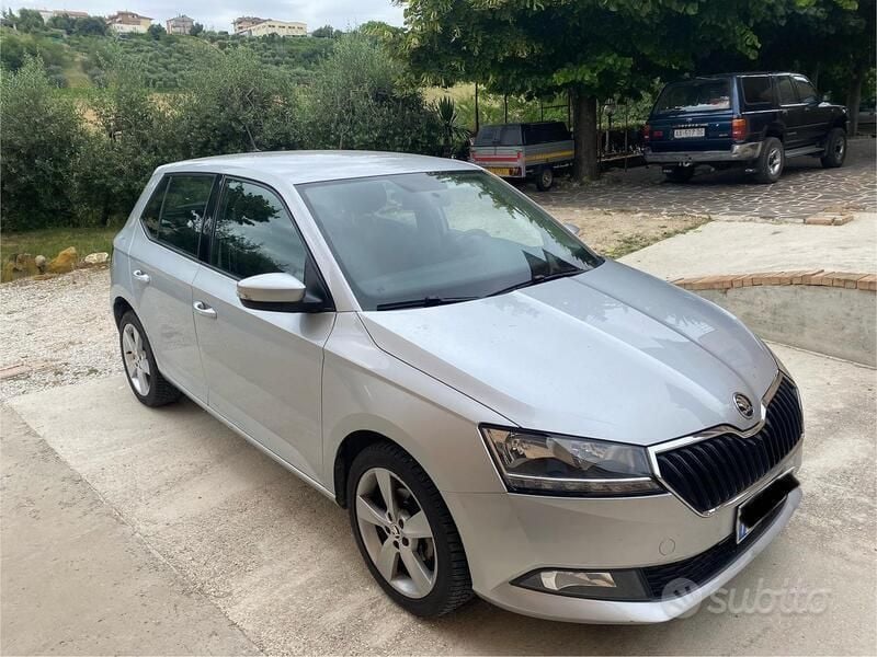 Usata Skoda Fabia 60 CV (44 kW) 2019 Grigio Utilitaria