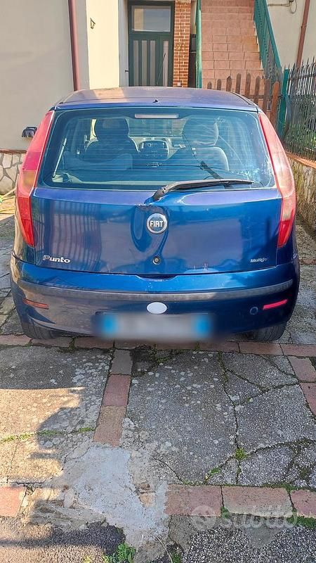 Usata Fiat Punto 69 CV (50 kW) 2004 Blu Utilitaria