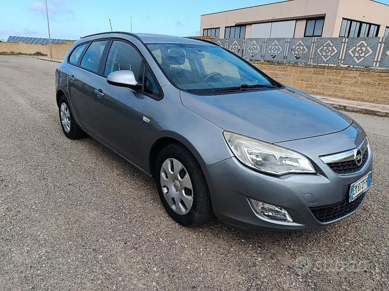 Usata Opel Astra 88 CV (64 kW) 2012 Grigio Berlina