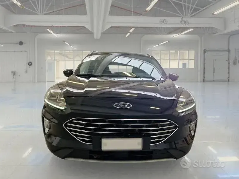Usata Ford Kuga Titanium 119 CV (87 kW) 2022 Nero SUV