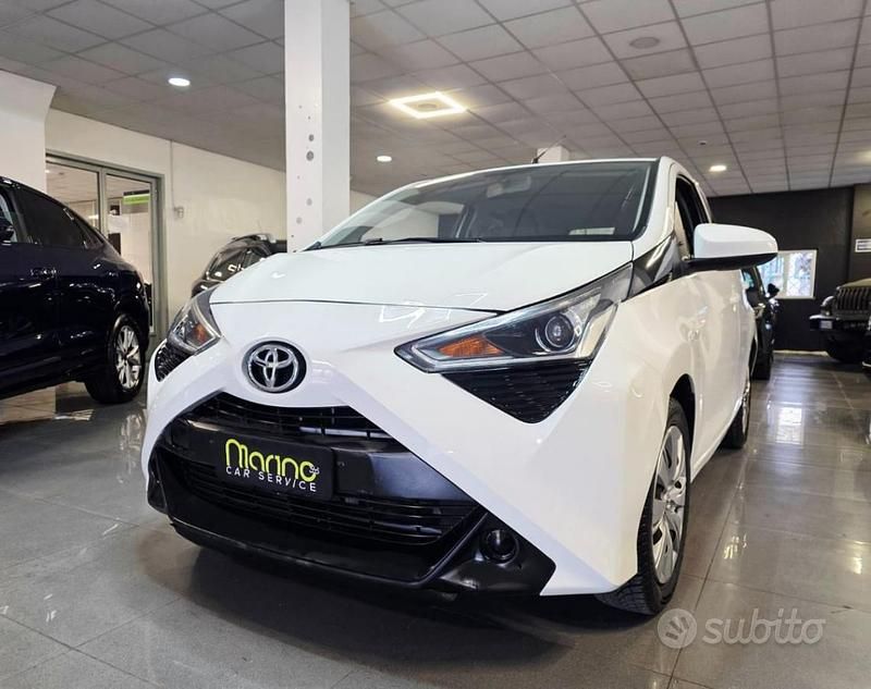 Usata Toyota Aygo X-play 72 CV (52 kW) 2021 Bianco Utilitaria