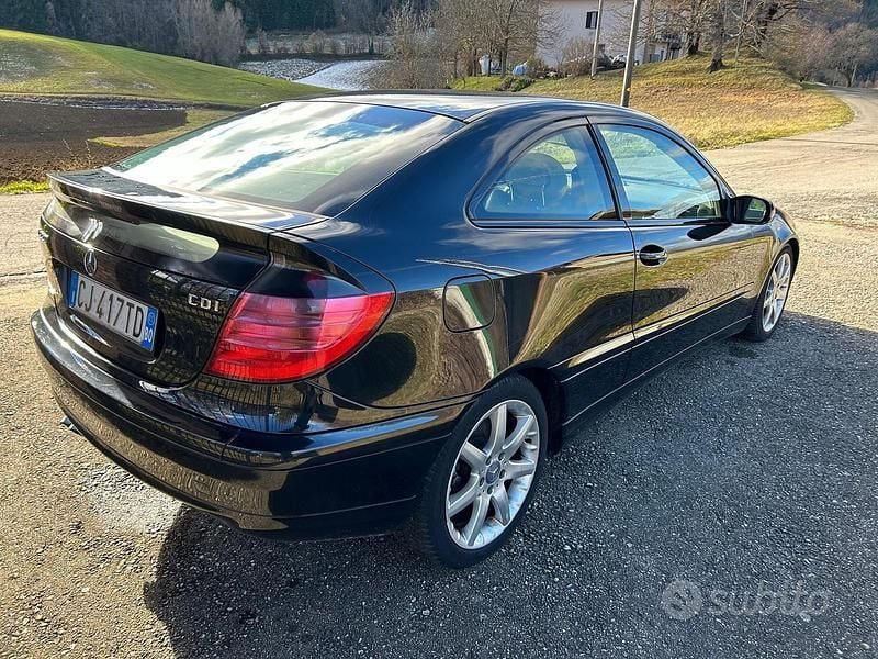Usata Mercedes C220 Avantgarde 143 CV (105 kW) 2003 Nero Coupé