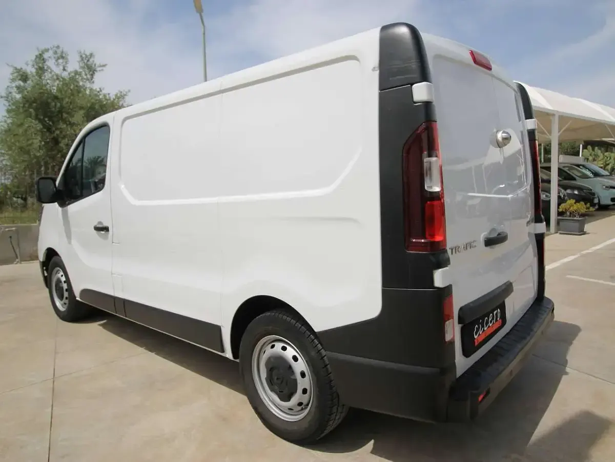 Usata Renault Trafic 150 CV (110 kW) 2024 Bianco Monovolume