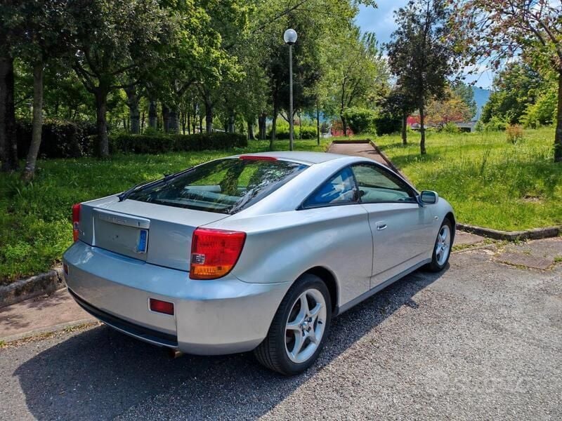 Usata Toyota Celica 143 CV (105 kW) 2000 Grigio Coupé