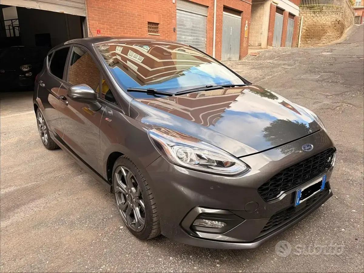 Begagnad Ford Fiesta ST-Line 125 HK (91 kW) 2018 Grå Halvkombi