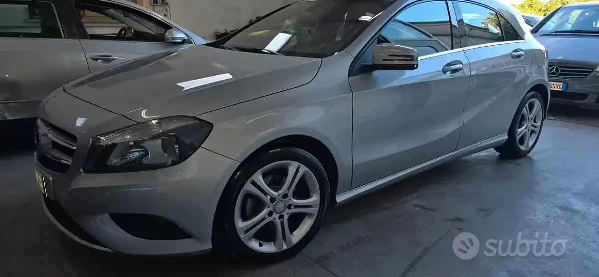 Usata Mercedes A180 Premium 109 CV (80 kW) 2015 Grigio Utilitaria