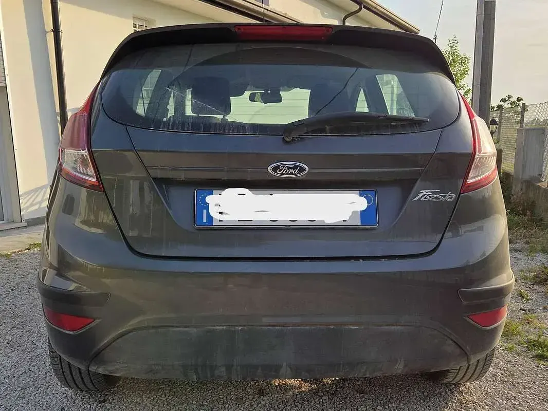 Usata Ford Fiesta Business Edition 80 CV (58 kW) 2016 Grigio Utilitaria