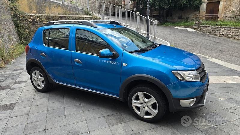 Usata Dacia Sandero Stepway 90 CV (66 kW) 2015 Blu Berlina