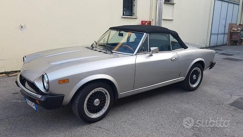Usata Fiat 124 Spider 105 CV (77 kW) 1980 Grigio Cabrio