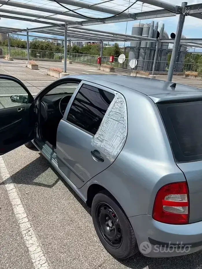 Usata Skoda Fabia 64 CV (47 kW) 2004 Grigio Berlina