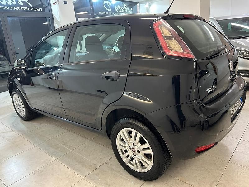 Usata Fiat Punto 77 CV (56 kW) 2012 Nero Utilitaria