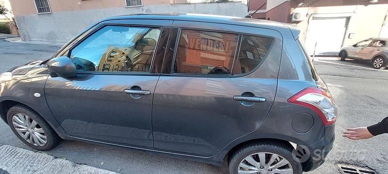 Begagnad Suzuki Swift 2012 Grå Halvkombi