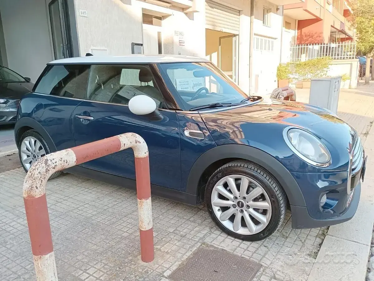 Usata Mini Cooper D Hype 116 CV (85 kW) 2015 Blu Utilitaria
