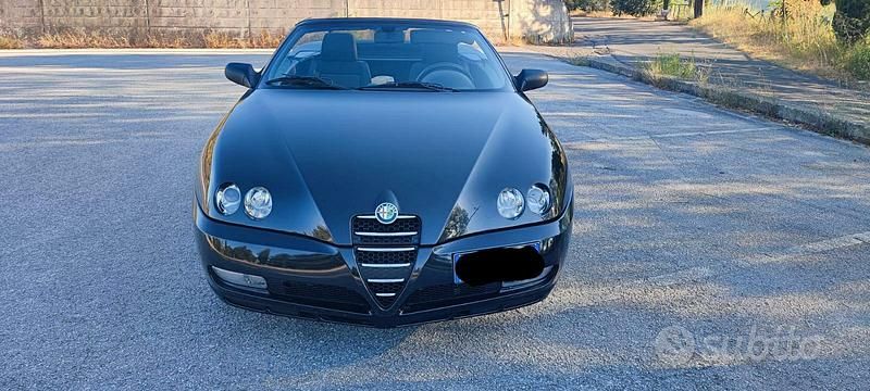 Usata Alfa Romeo Spider 165 CV (121 kW) 2005 Blu Cabrio