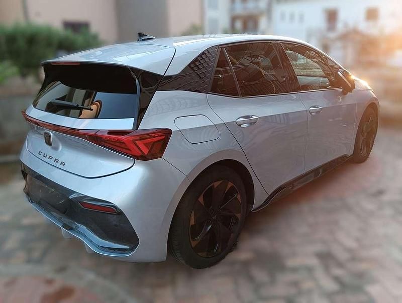 Usata Cupra Born e-Boost 169 kW (231 CV) 2023 Argento Utilitaria
