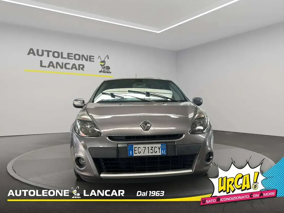 Usata Renault Clio II Dynamique 75 CV (55 kW) 2011 Grigio Berlina