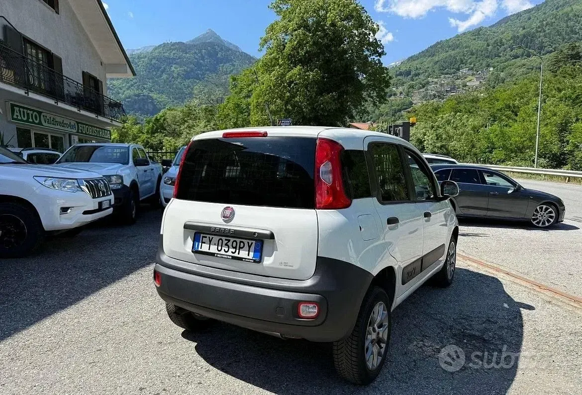 Usata Fiat Panda 4x4 Pop 85 CV (62 kW) 2019 Bianco Utilitaria