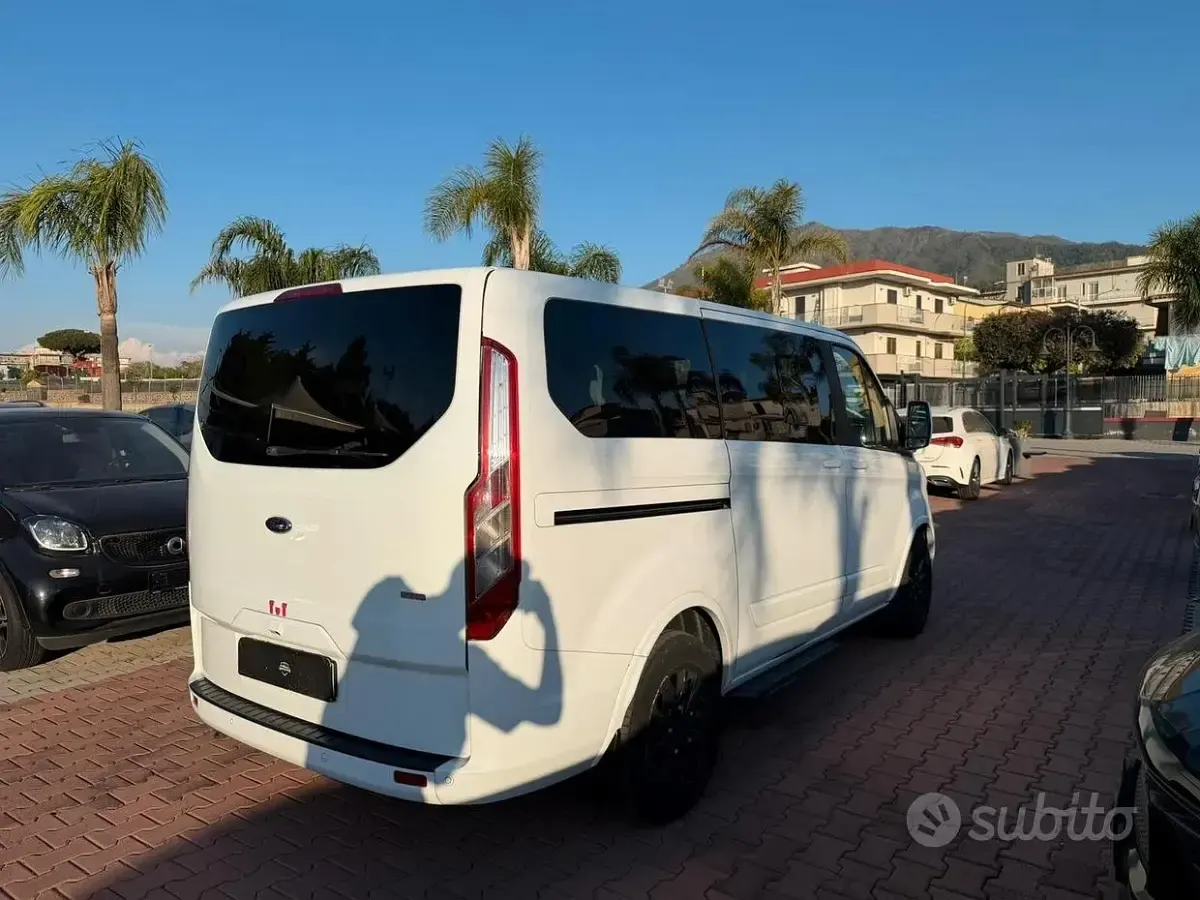 Usata Ford Tourneo Titanium 131 CV (96 kW) 2018 Bianco Monovolume