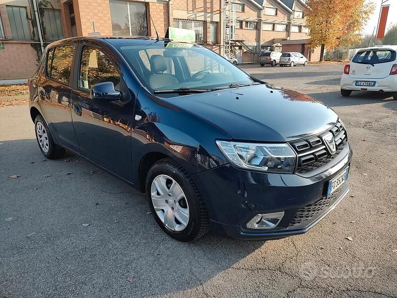 Usata Dacia Sandero Stepway 90 CV (66 kW) 2017 Blu Berlina