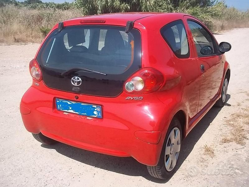 Usata Toyota Aygo 2006 Rosso Utilitaria