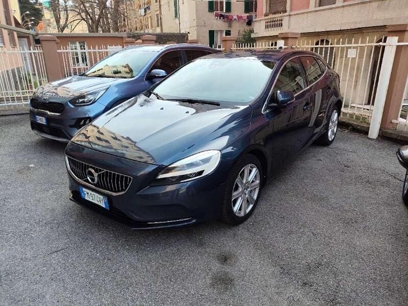 Usata Volvo V40 Inscription 120 CV (88 kW) 2018 Grigio metallizzato Berlina